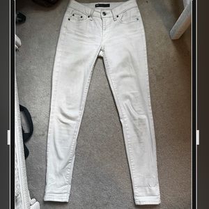 white levi’s skinny jeans